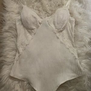 New White lace body suit